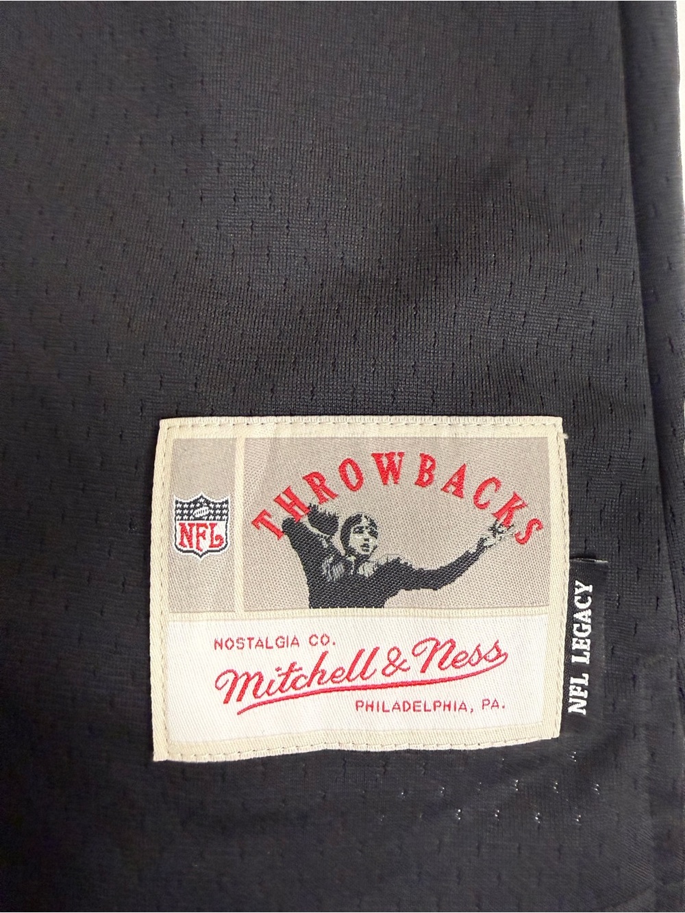 NFL-Women-Mitchell & Ness Black Throwbacks Patch Jersey Detail - Picture 2 of 6